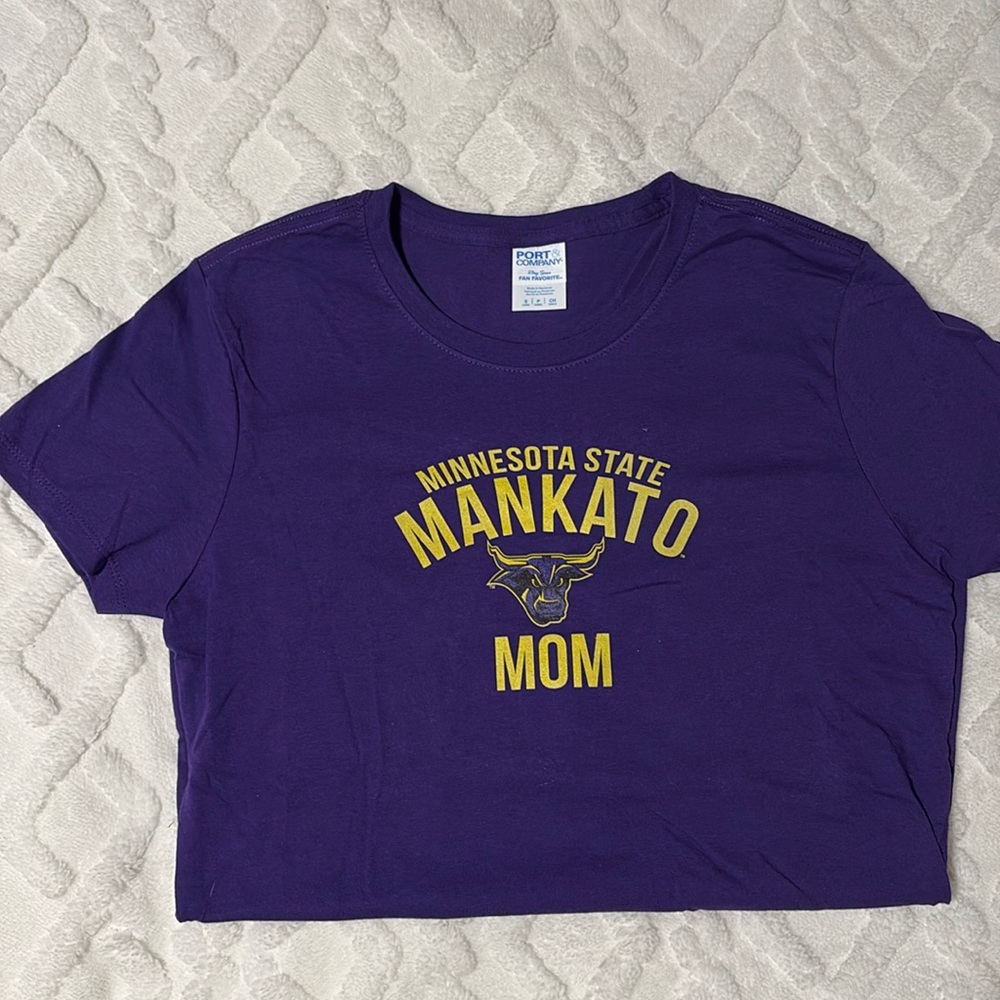 Minnes State Mankato Mom T-shirtrts
